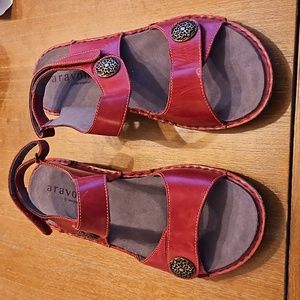 NEVER WORN ARAVON RED LEATHER SANDALS
